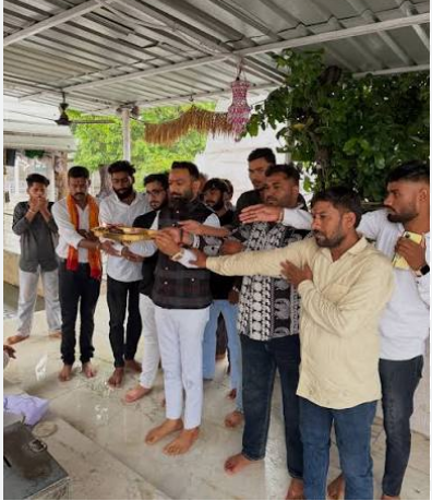 Virendra Singh Tomar paid obeisance at Giroudpuri Dham on the occasion of his birthday