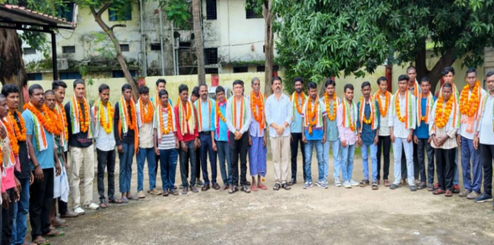 Claim made that 50 BJP workers have joined the Congress; BJP District President says the MLA is spreading misinformation