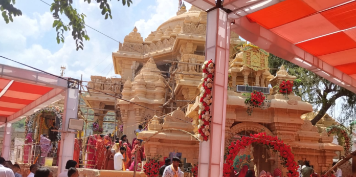 Devotees from Chhattisgarh arrived at Maa Karni's shrine to pray for happiness and prosperity