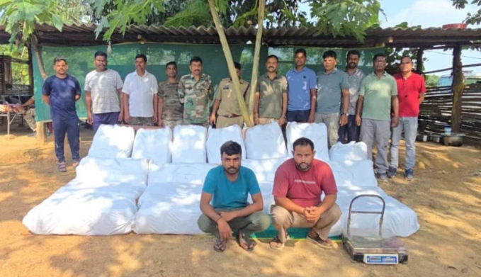 Jashpur Ganja Smuggling: 440 kg of cannabis concealed amidst sacks of chili peppers; seizure worth ₹2.40 crore; two arrested